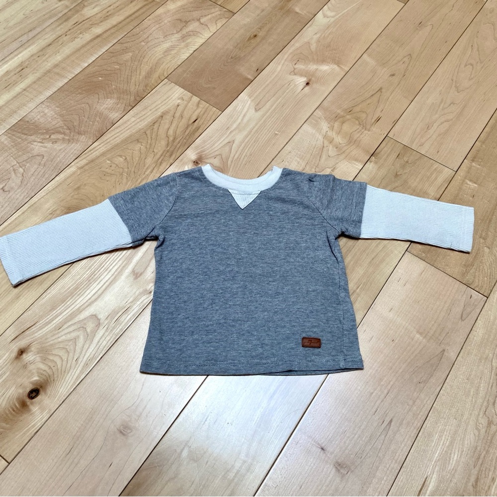 Seven for all mankind 7 Gray / White 18M faux t shirt Long Sleeve waffle shirt